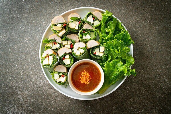 vietnamese-meatball-wrap-vietnamese-salad-roll-namnueng-nem-nuong-asian-food-style vietnamese-meatball-wrap-vietnamese-salad-roll-namnueng-nem-nuong-asian-food-style